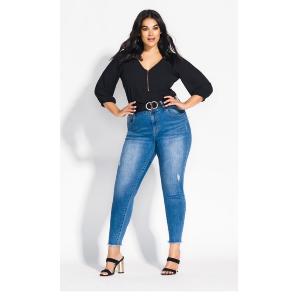 City Chic Plus Size Sexy Fling Elbow Sleeve Top - Picture 10 of 11